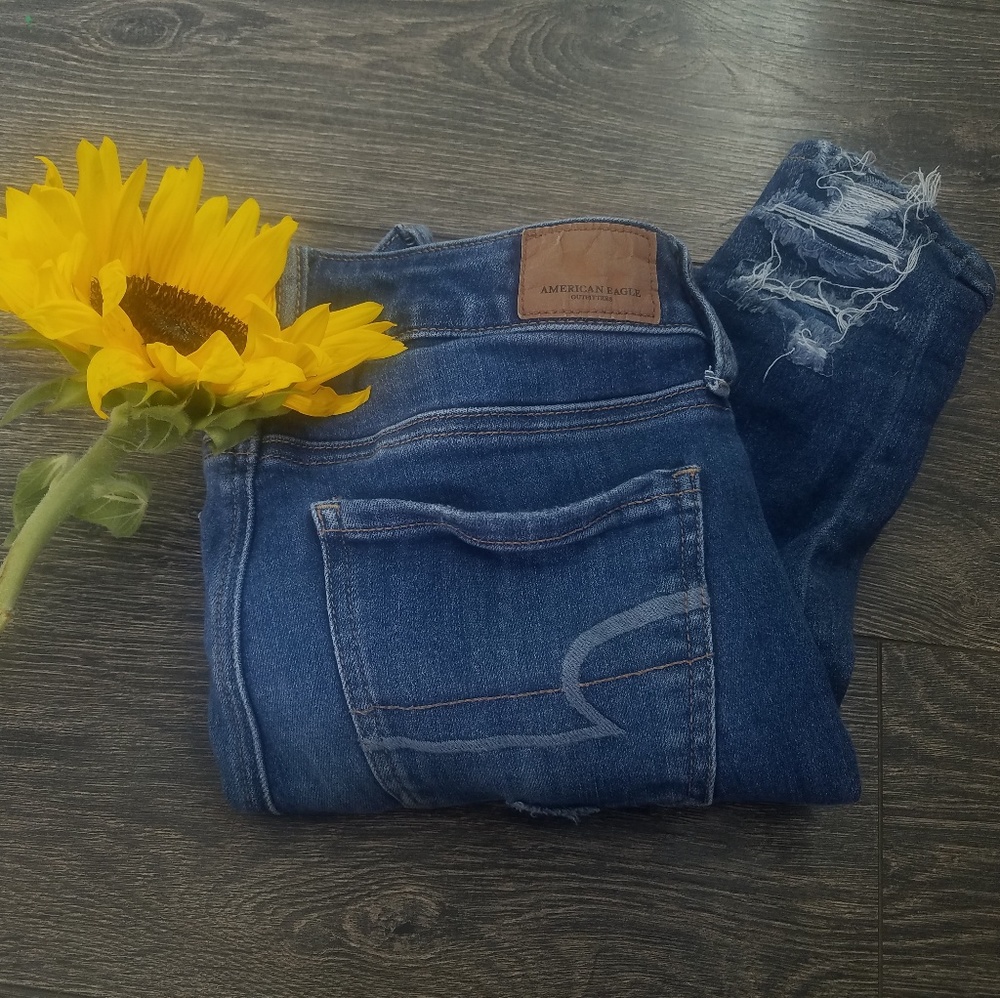 •AMERICAN EAGLE• Distressed Skinny Jean's